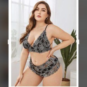 Plus Size Floral Lace Lingerie Set - New - 3XL